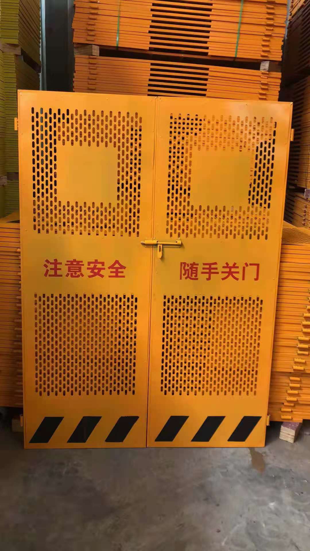 電梯防護(hù)門